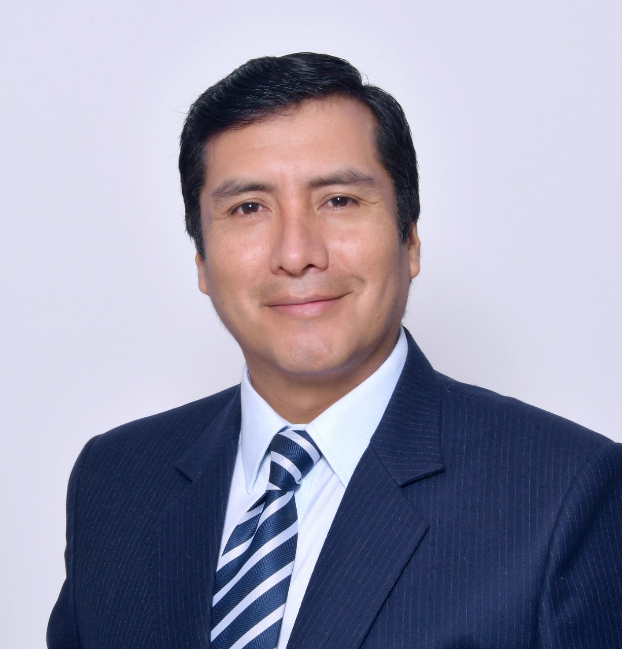 Dr. Rubén Darío Alania Contreras